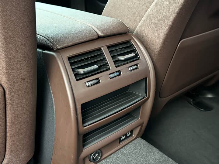 Фото 18 - BMW 5 Series