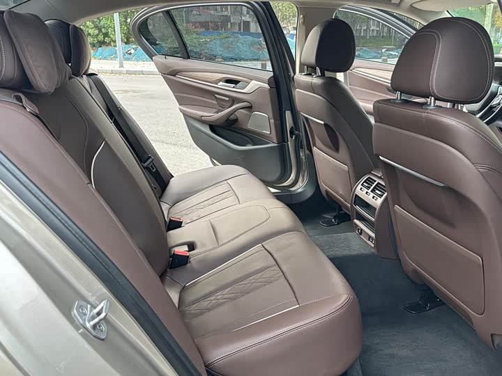 Фото 19 - BMW 5 Series