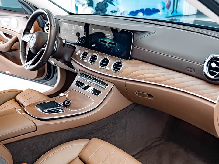 Фото 11 - Mercedes-Benz E-Class