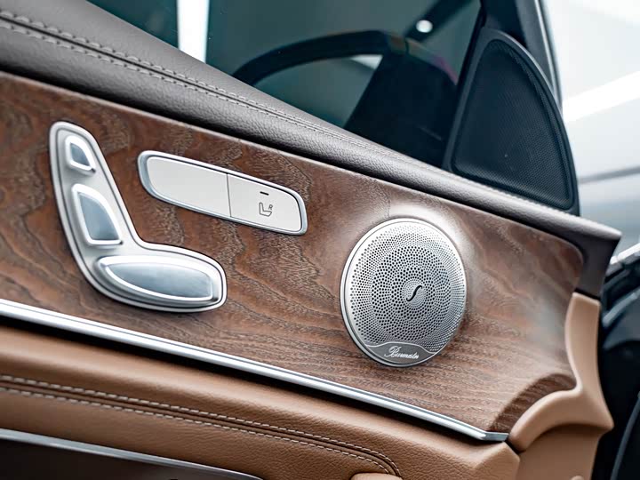 Фото 12 - Mercedes-Benz E-Class