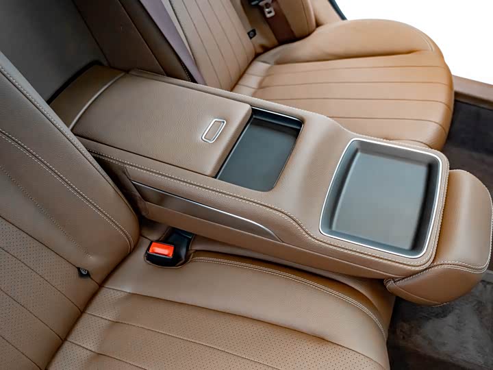 Фото 15 - Mercedes-Benz E-Class