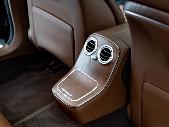 Фото 17 - Mercedes-Benz E-Class