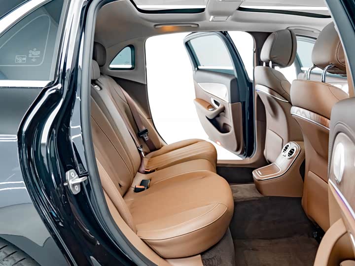 Фото 8 - Mercedes-Benz E-Class