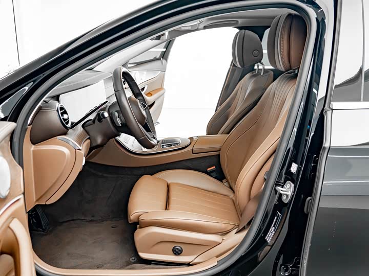 Фото 9 - Mercedes-Benz E-Class