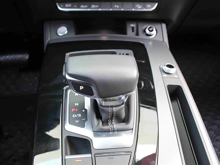 Фото 10 - Audi Q5L