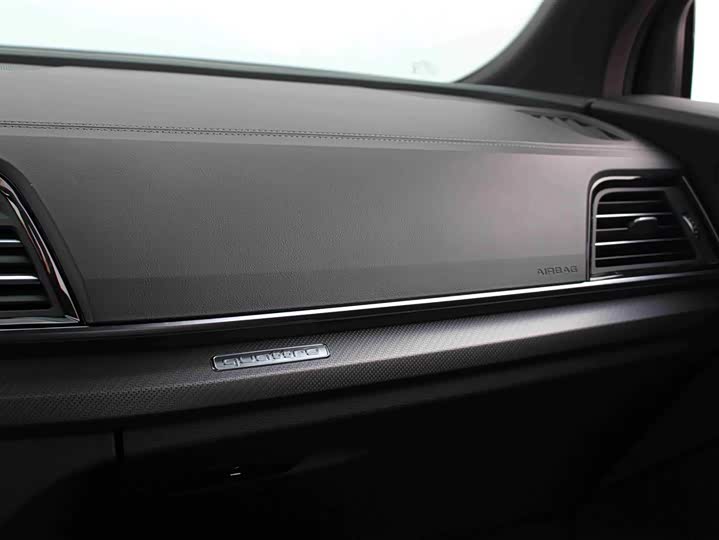 Фото 11 - Audi Q5L