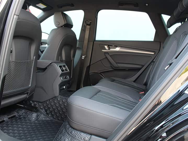 Фото 17 - Audi Q5L