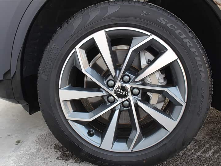 Фото 7 - Audi Q5L