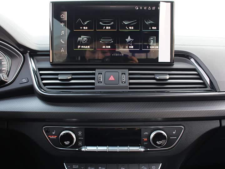 Фото 9 - Audi Q5L