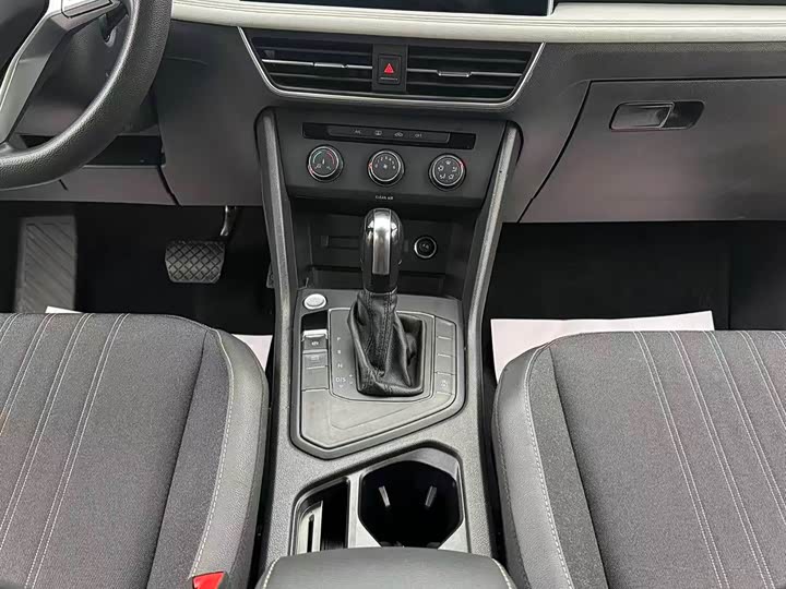 Фото 13 - Volkswagen Tiguan L Pro