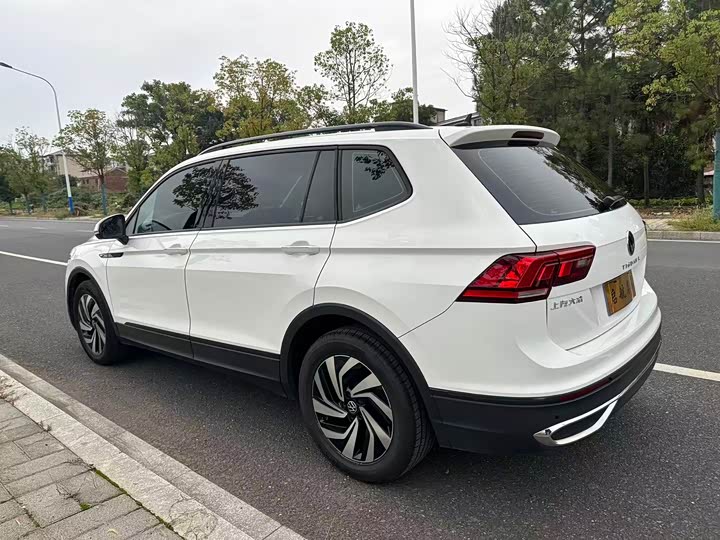 Фото 6 - Volkswagen Tiguan L Pro