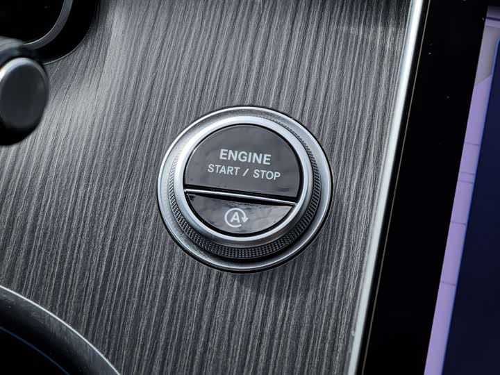 Фото 13 - Mercedes-Benz C-Class