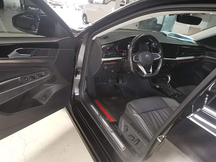 Фото 16 - Volkswagen Passat