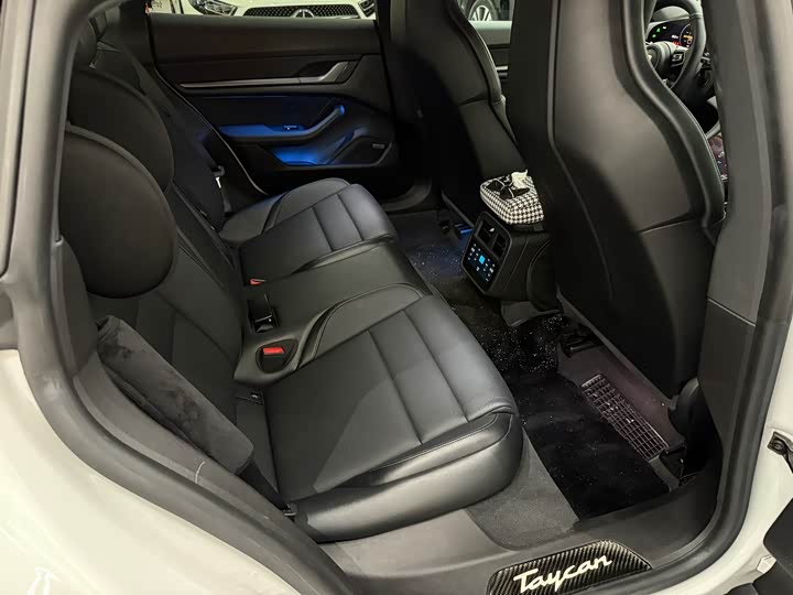 Фото 12 - Porsche Taycan