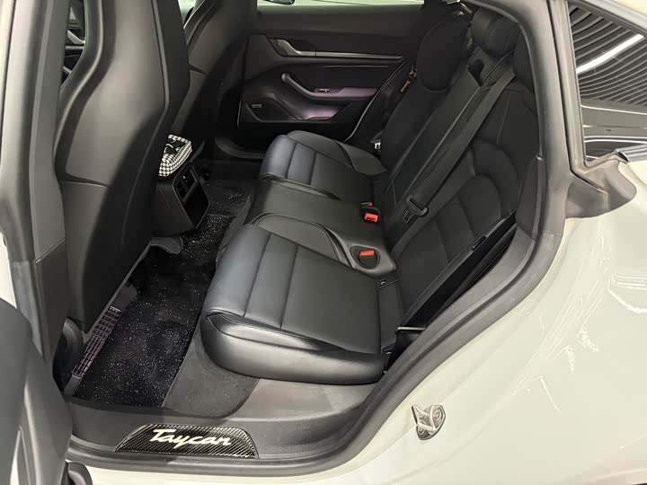 Фото 9 - Porsche Taycan