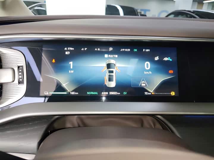 Фото 12 - Denza D9