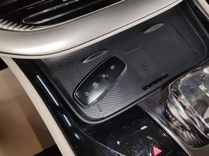 Фото 9 - Denza D9