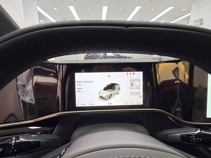 Фото 14 - Hongqi EH7