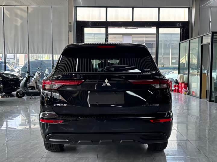 Фото 11 - Mitsubishi Outlander