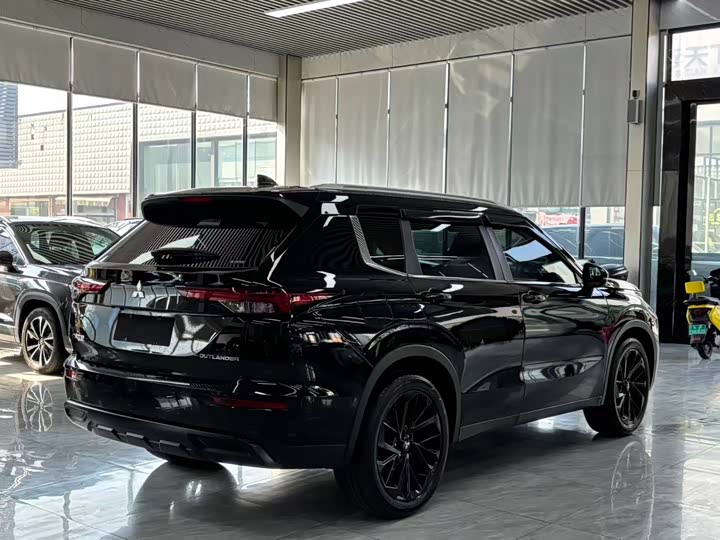 Фото 12 - Mitsubishi Outlander