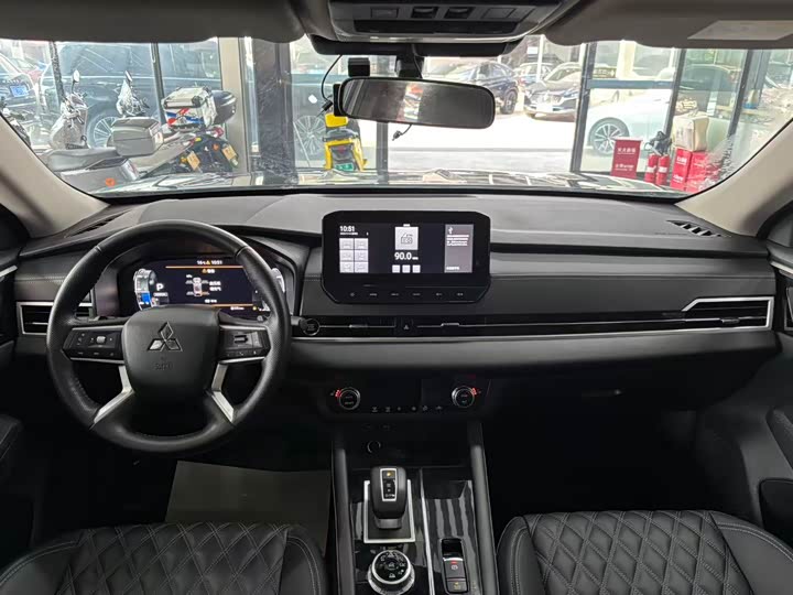 Фото 7 - Mitsubishi Outlander