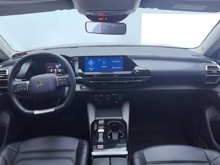 Фото 12 - Citroen C5 X