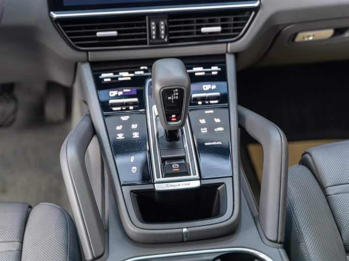 Фото 22 - Porsche Cayenne Hybrid