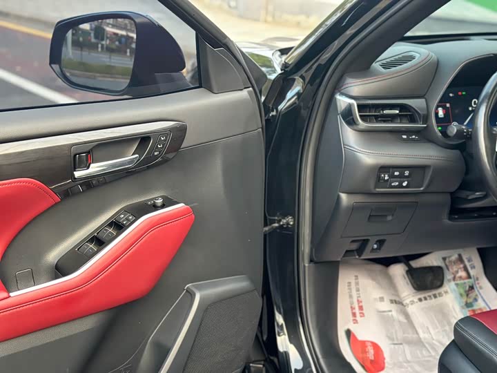 Фото 17 - Toyota Crown Kluger