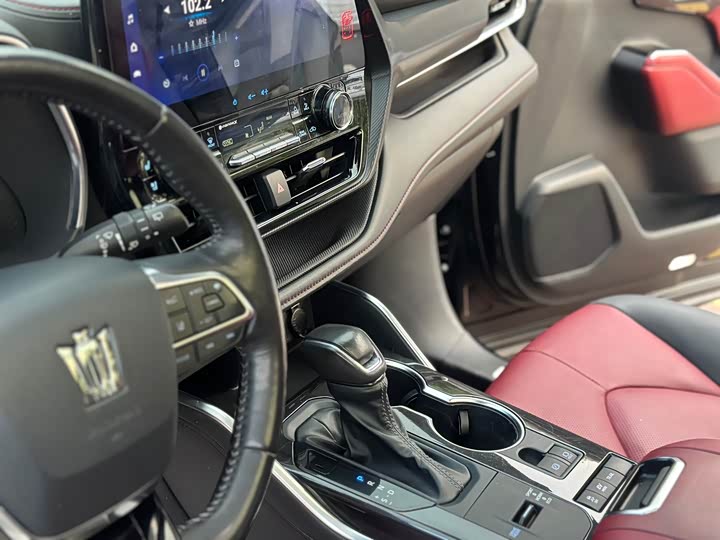 Фото 19 - Toyota Crown Kluger