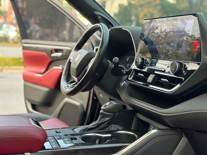 Фото 21 - Toyota Crown Kluger