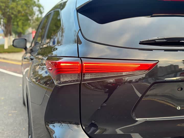 Фото 24 - Toyota Crown Kluger