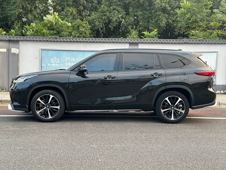 Фото 4 - Toyota Crown Kluger