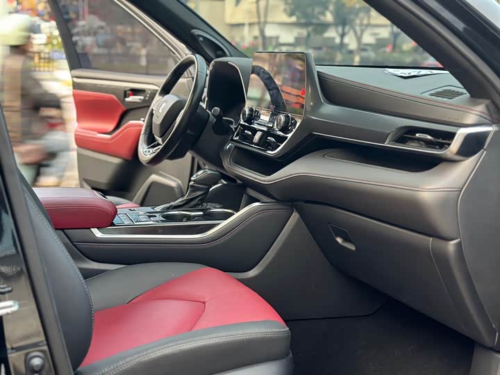 Фото 8 - Toyota Crown Kluger