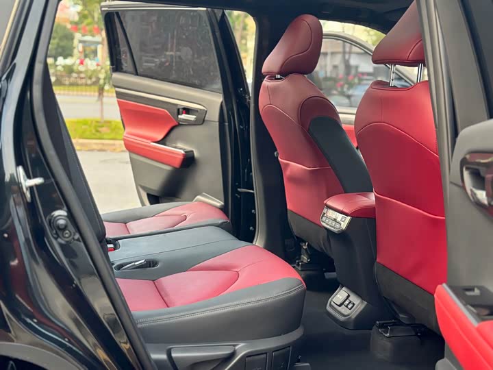 Фото 9 - Toyota Crown Kluger