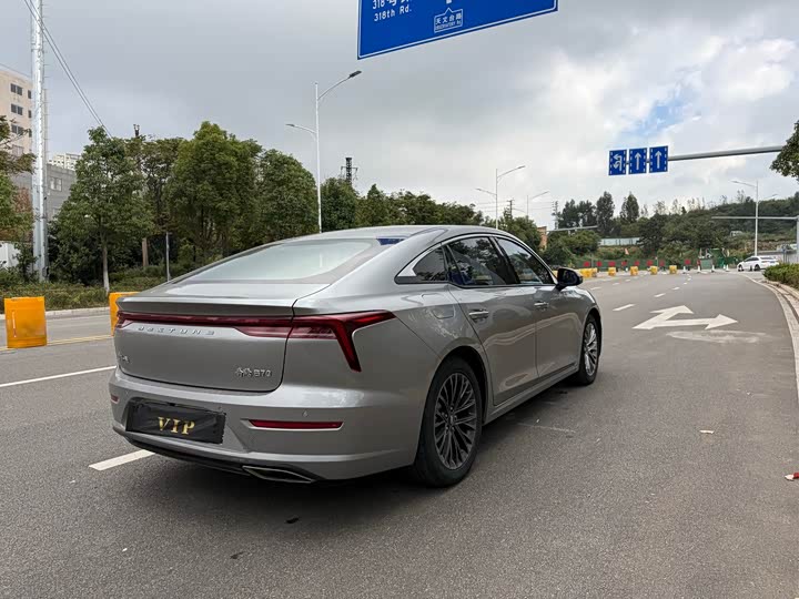 Фото 12 - Bestune B70