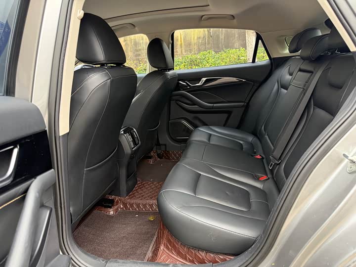 Фото 5 - Bestune B70