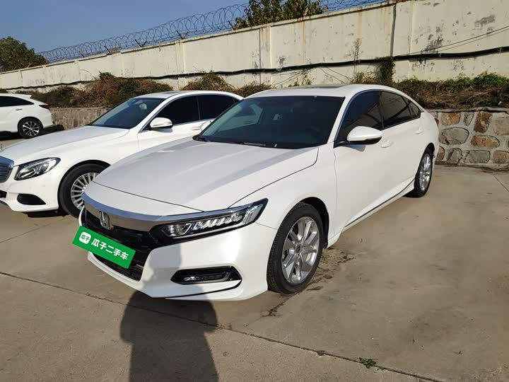 Фото 1 - Honda Accord