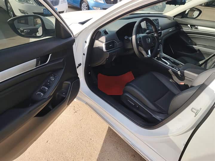 Фото 16 - Honda Accord