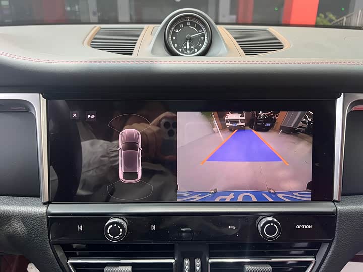 Фото 10 - Porsche Macan