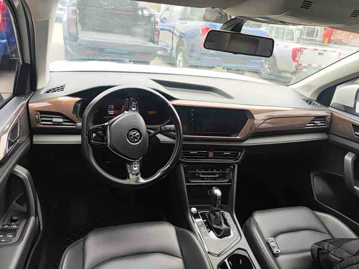 Фото 7 - Volkswagen Tharu