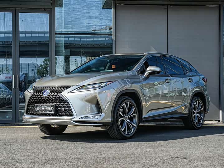 Фото 1 - Lexus RX
