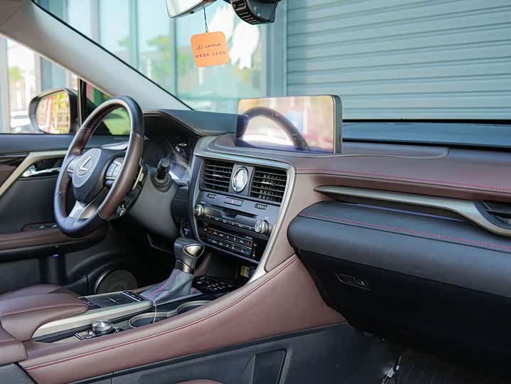 Фото 11 - Lexus RX