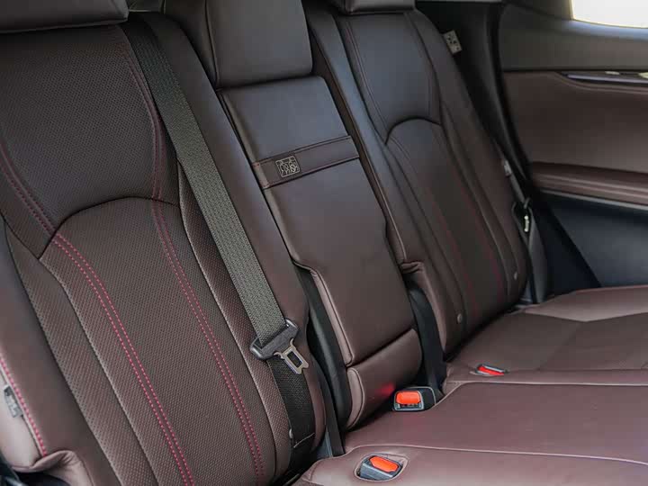 Фото 16 - Lexus RX