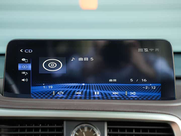 Фото 18 - Lexus RX