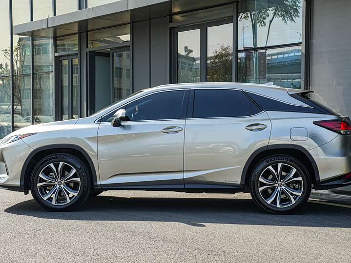 Фото 7 - Lexus RX