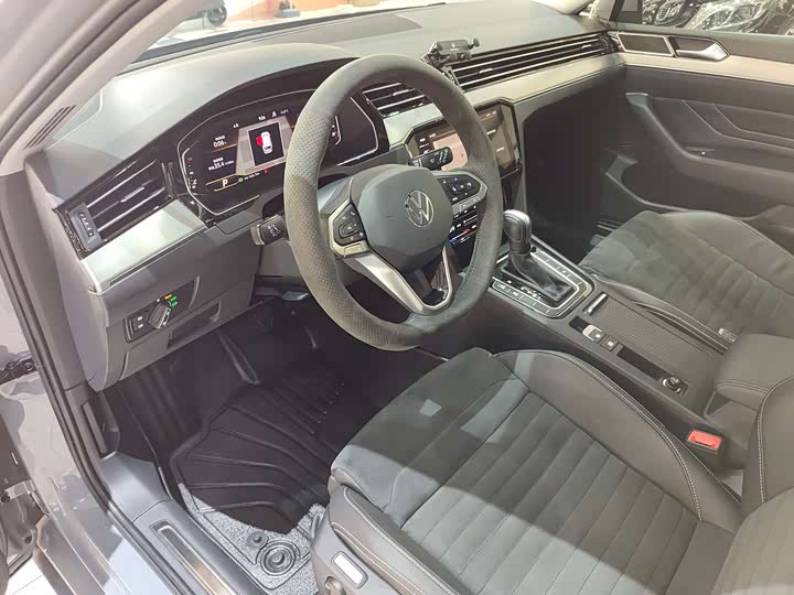 Фото 10 - Volkswagen Passat Variant