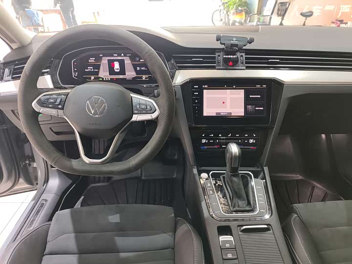 Фото 9 - Volkswagen Passat Variant