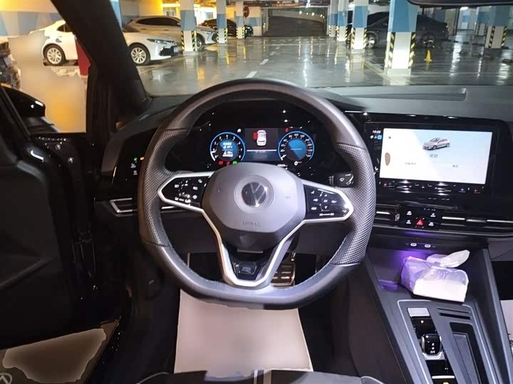 Фото 12 - Volkswagen Golf