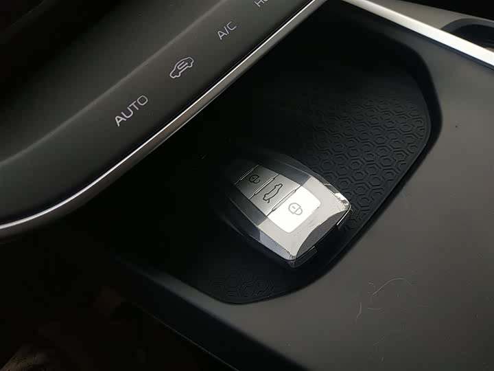 Фото 9 - Geely Geometry A