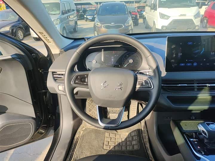 Фото 11 - Hongqi E-QM5